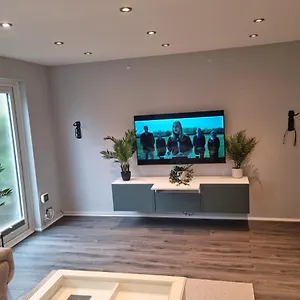 Bright, Spacious 4 Bed With A Jacuzzi! , London United Kingdom